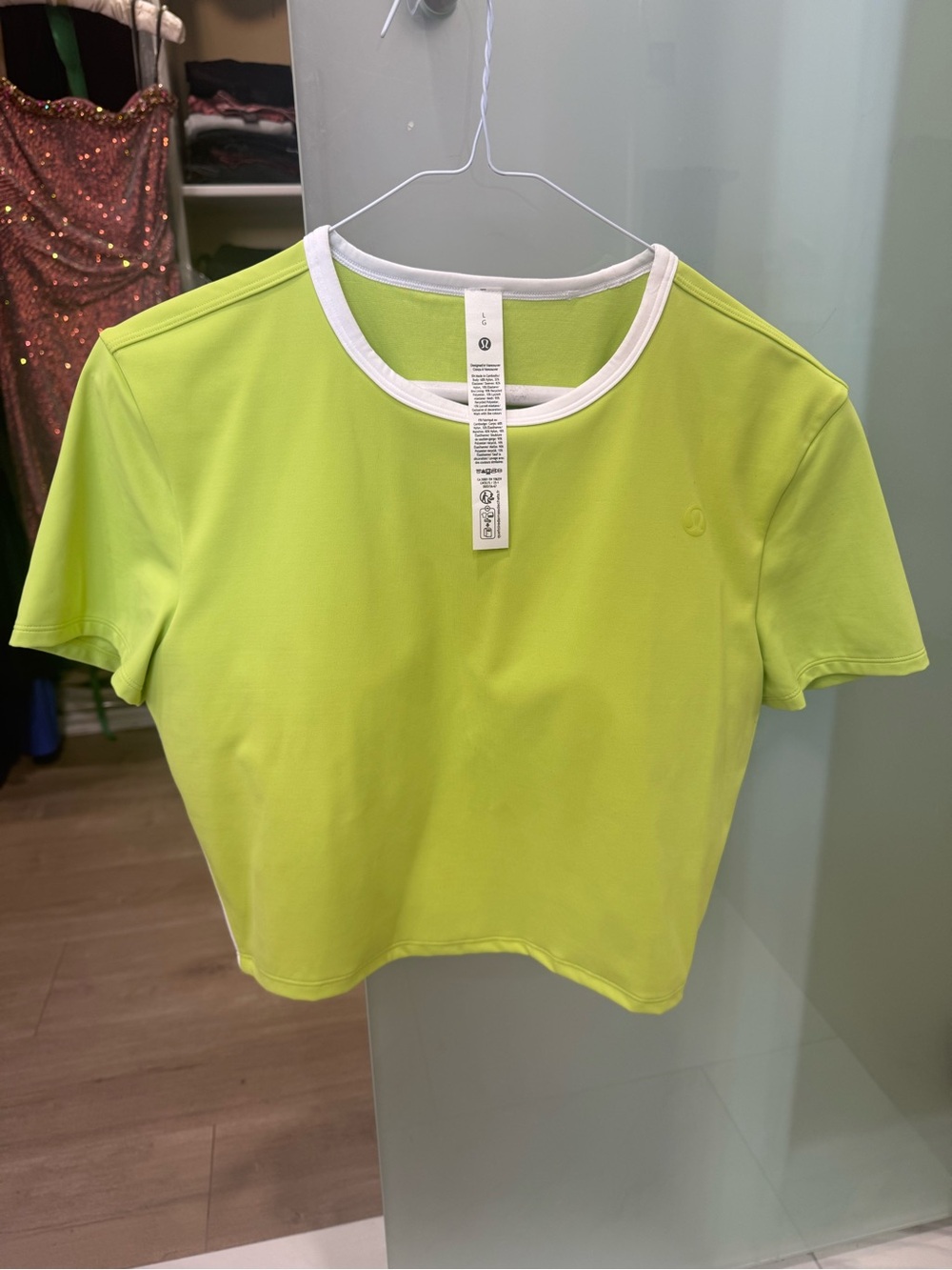 Tight- Fit Cropped Shelf-Bra T-Shirt Light Support, B/C Cup💕
